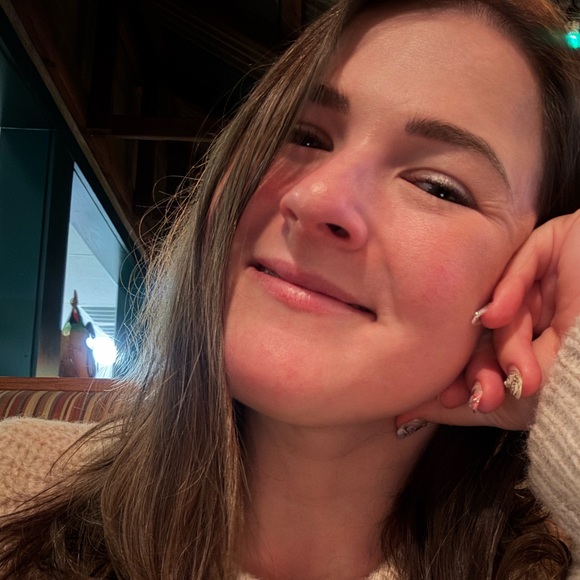 Meet your Posher, Jessica 🥳 - Picture 2 of 4